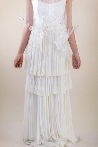 Petal Edged Square Veil #707V