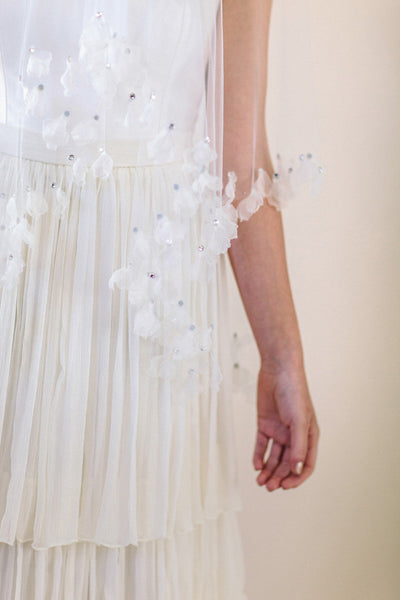 Petal Edged Square Veil #707V