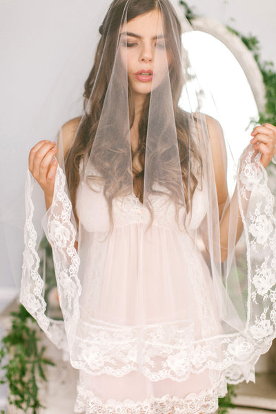 Vintage Rose Lace Edge Veil #704V